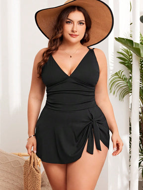 Maiô Plus Size Feminino com Saia Preto Decote V